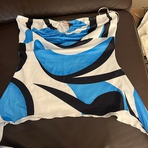 Shakeyourbonbon O ring top in blue, white, and black. Size small